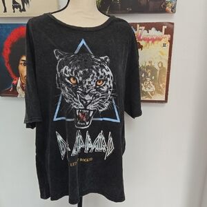 Def Leppard Graphic Tee